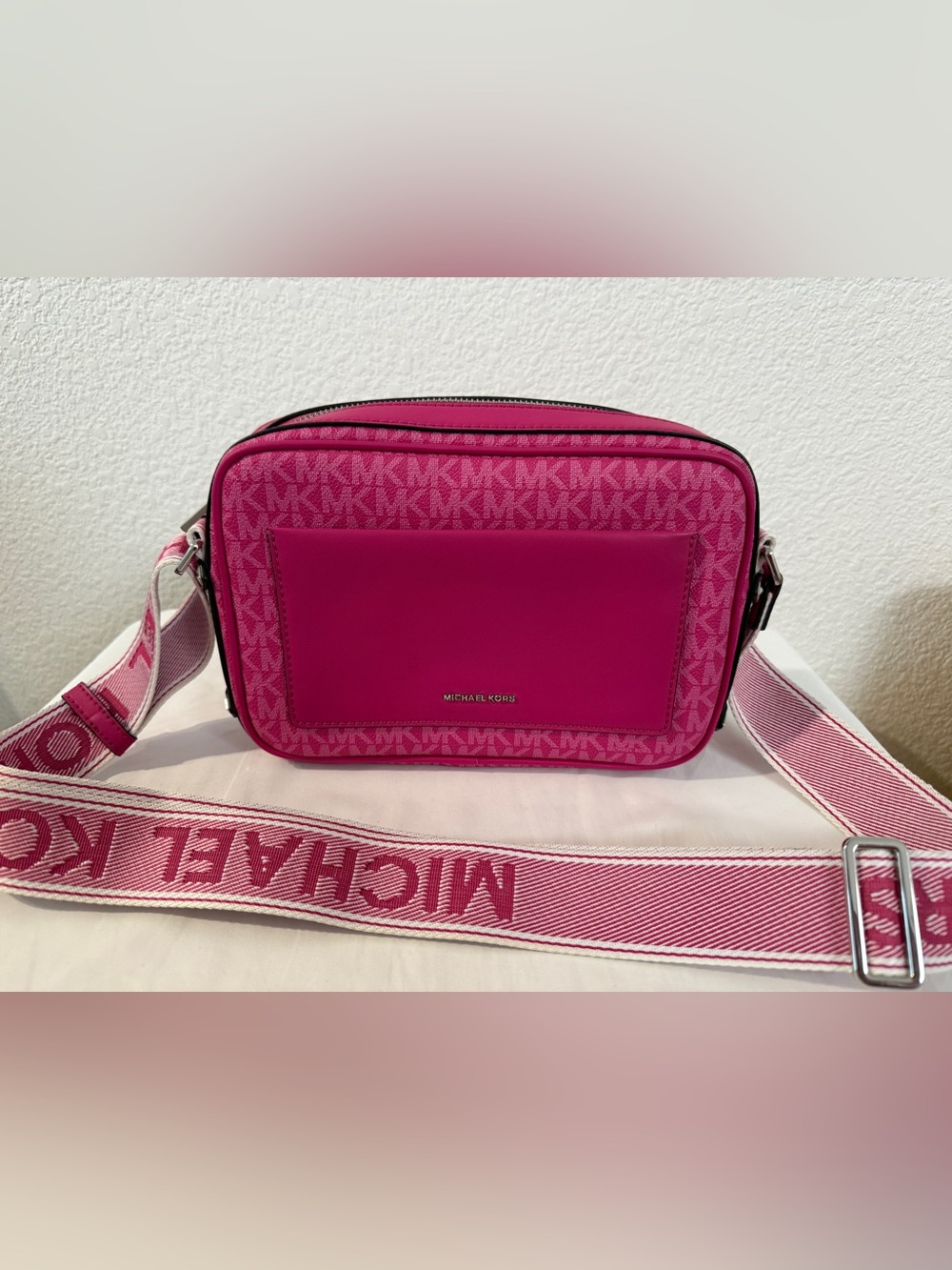 Michael Kors Maeve Logo East
West Crossbody - wild berry color